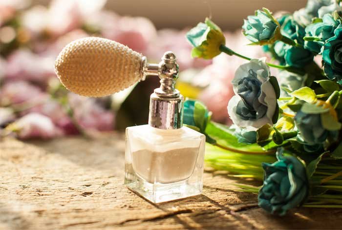  Ralph Lauren - Blue - Eau De Toilette - Women's Perfume - Fresh  & Floral - With Gardenia, Jasmine, and Lotus Flower - Medium Intensity -  4.2 Fl Oz : Beauty & Personal Care